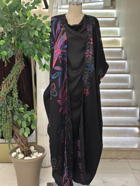 عباية جاكار بنقشة ورد فاخرة