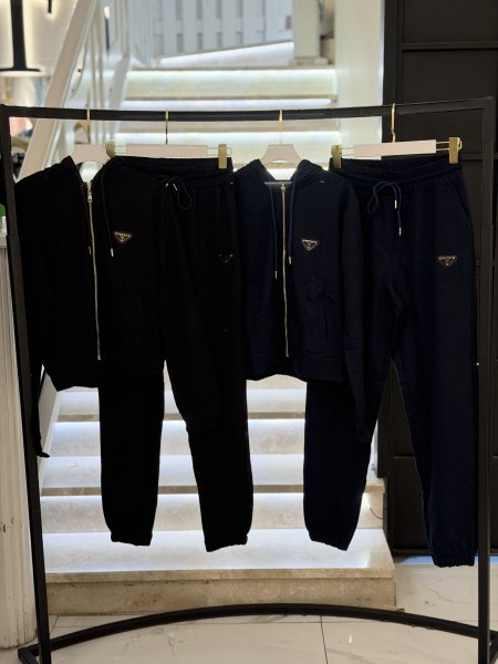 طقم ماركه prada