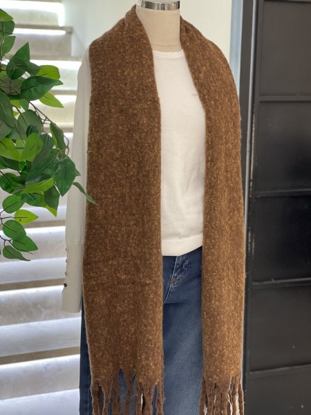 سكارف باللون البني منقط