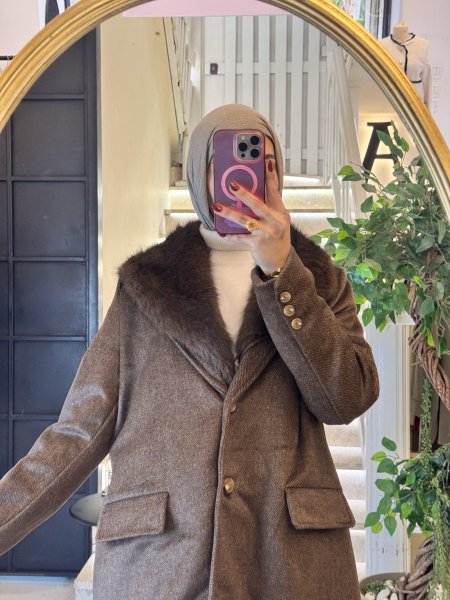 جاكيت مميزه باللون البني