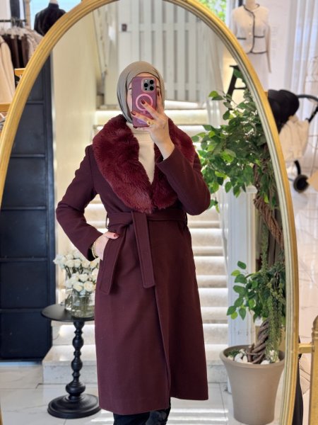 جاكيت طويل مع قبة فرو