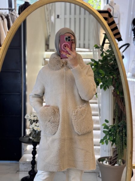 جاكيت فرو ناعم بقبة فرو كثيف